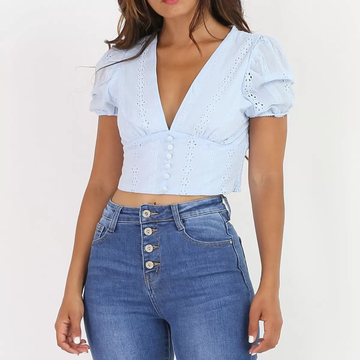 La Modeuse Tops, T-shirts*Crop top à broderie anglaise