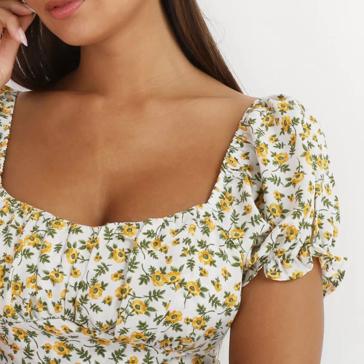 La Modeuse Tops, T-shirts*Crop top à fleurs et à nouer