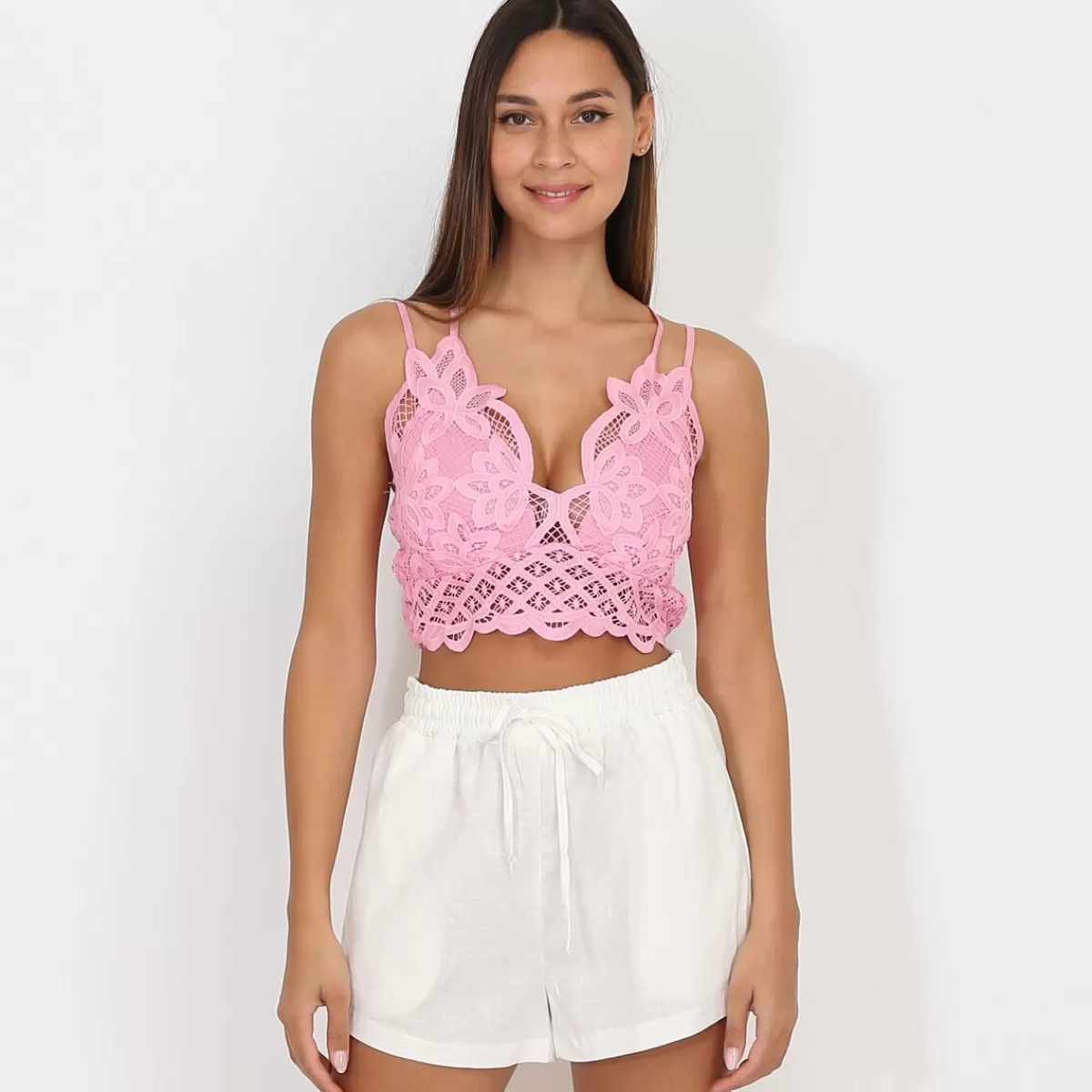 La Modeuse Tops, T-shirts*Crop top style bralette en broderie