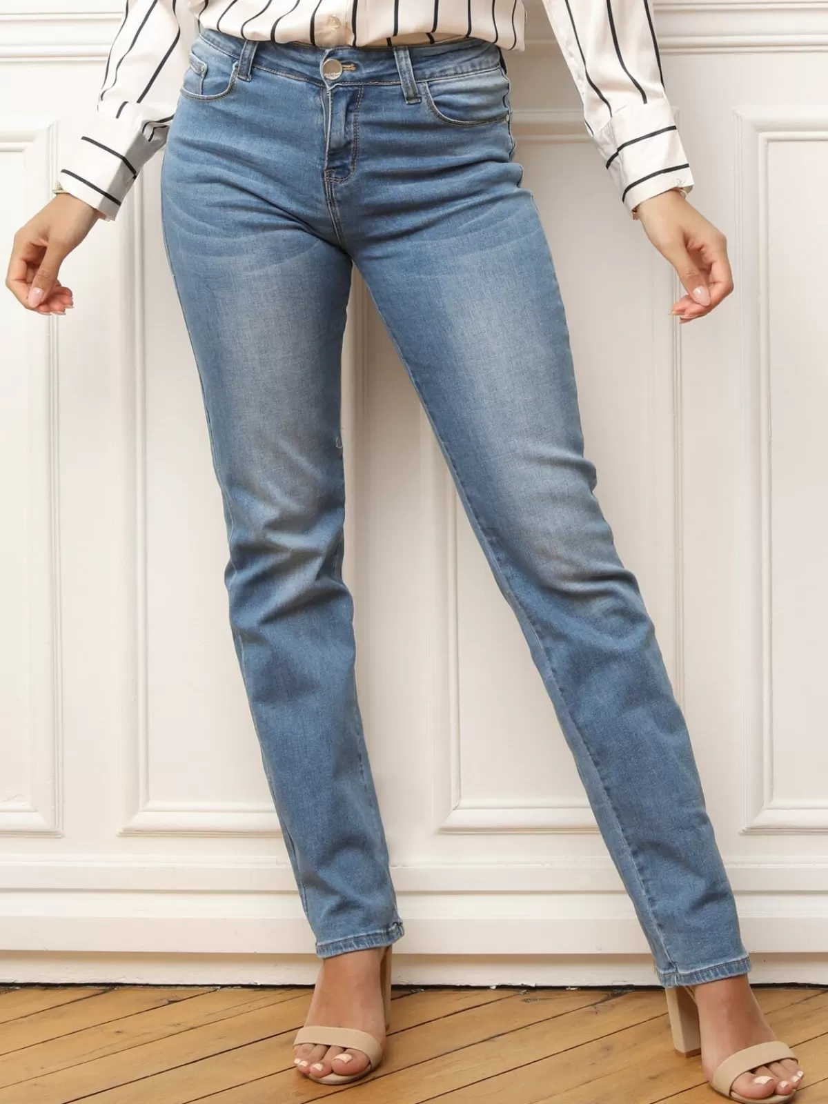 La Modeuse Les Basiques*Jeans droit et push-up délavé