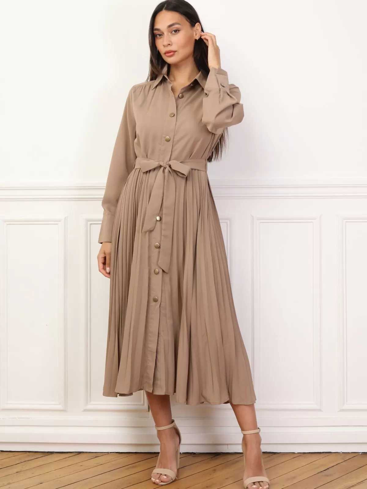 La Modeuse Business Collection | Grandes Tailles (44 Et +)*Robe chemise plissée et ceinturée