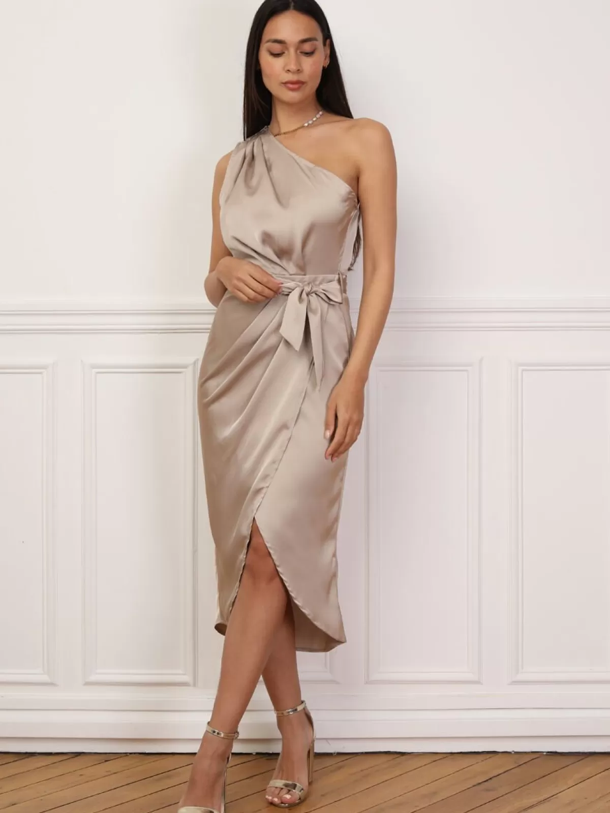 La Modeuse Best Sellers De La Modeuse | Collection Cérémonies*Robe satinée asymétrique et ceinturée