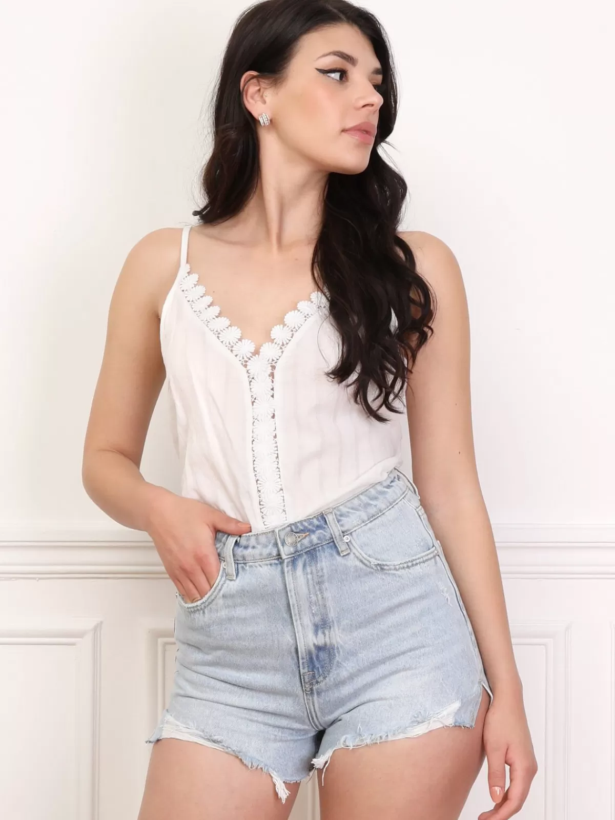 La Modeuse Tops, T-shirts*Top avec détails en crochet fleuri