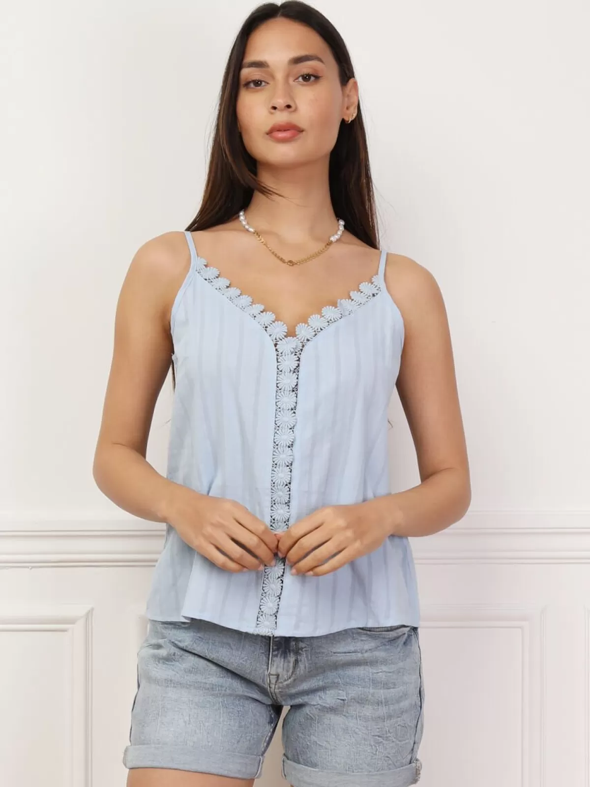 La Modeuse Tops, T-shirts*Top avec détails en crochet fleuri